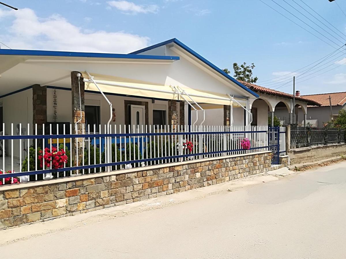 Villa Blue House Nea Kallikrateia Екстериор снимка